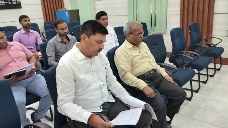 गोपालगंज में शहरी स्वास्थ्य केंद्रों को अपग्रेड करने पर बैठक आयोजित
