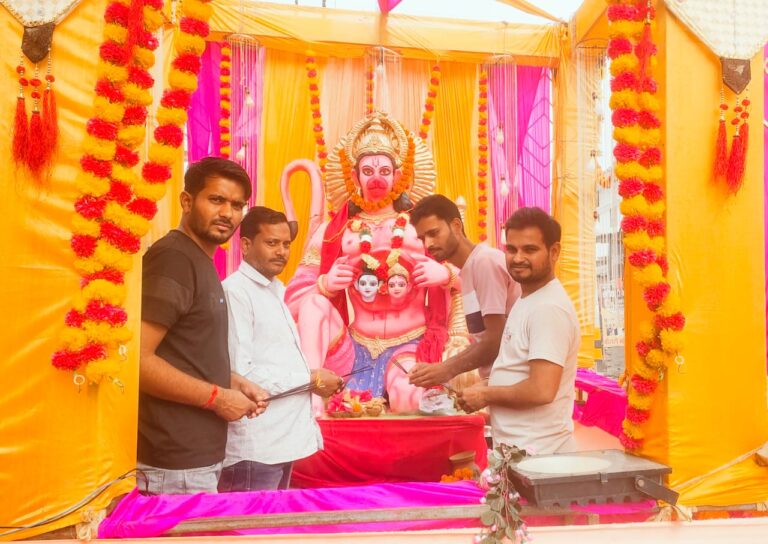 गोपालगंज: जमुनहां महावीरी अखाड़ा मेला में हनुमान जी की मूर्ति बनी आकर्षण का केंद्र