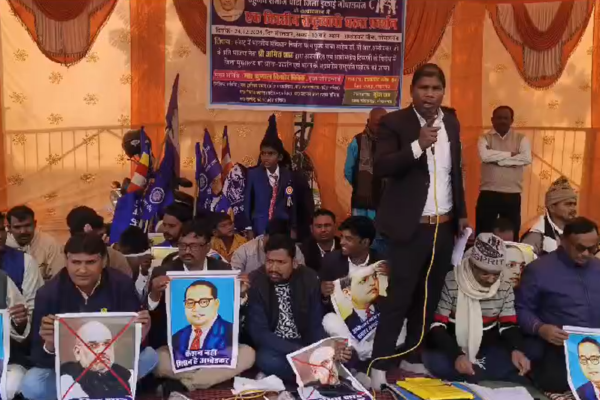 अमित शाह के बयान पर भड़की बसपा, अंबेडकर चौक पर दिया धरना