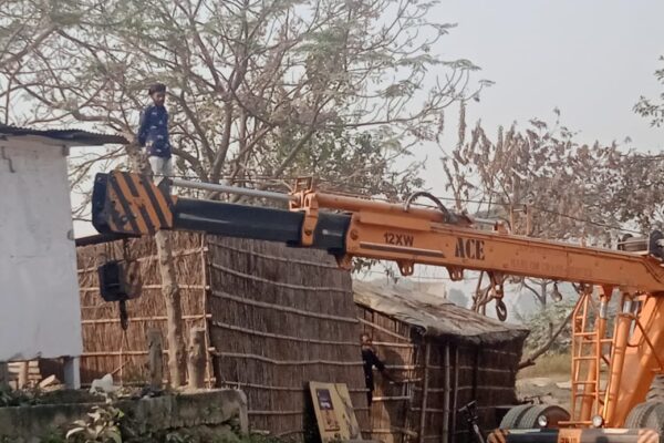 सड़क किनारे अतिक्रमण हटाने से दुकानदारों में हलचल