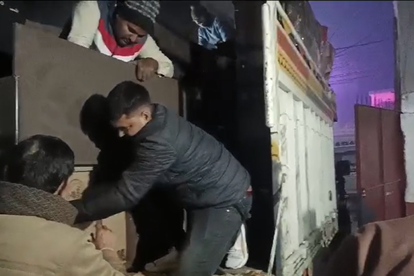 गोपालगंज में सोफा सेट में छिपाकर लाई जा रही 964 लीटर विदेशी शराब जब्त, दो तस्कर गिरफ्तार