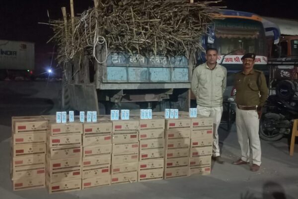 गन्ना लदी ट्रैक्टर से 124 पेटी शराब बरामद, तस्कर फरार