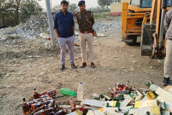 बलथरी चेकपोस्ट पर 4185 लीटर शराब नष्ट