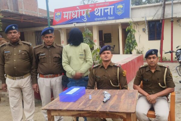 कुशवाहा चौक पर हथियार के साथ संदिग्ध युवक गिरफ्तार
