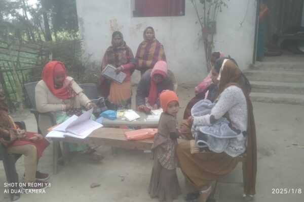 आंगनबाड़ी केंद्रों पर टीकाकरण अभियान