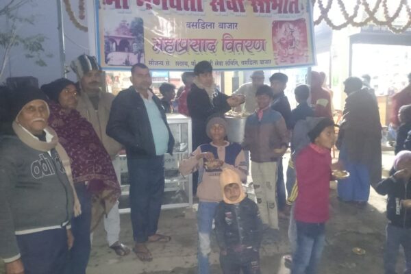 बसडिला बाजार में मां भगवती सेवा संस्थान ने किया मकर संक्रांति पर महाप्रसाद का वितरण