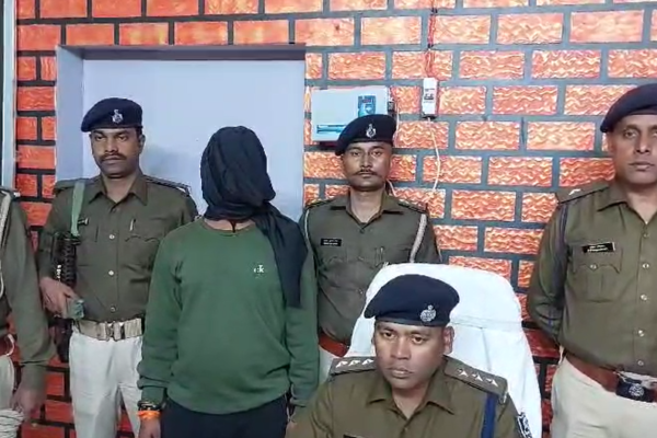 पूर्व मुखिया अरविंद यादव हत्याकांड का मुख्य आरोपी, 50 हजार का इनामी बदमाश गिरफ्तार