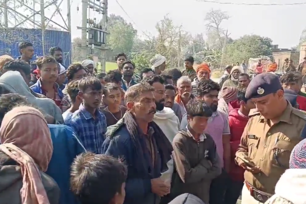 उजरा नारायणपुर में यज्ञ के तोरणद्वार में असामाजिक तत्वों ने लगाई आग, शांति समिति की बैठक में प्रशासन ने लिया बड़ा फैसला