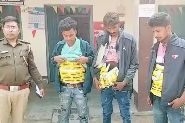 शरीर में शराब बांधकर तस्करी कर रहे तीन गिरफ्तार, गोपालगंज पुलिस की बड़ी कार्रवाई
