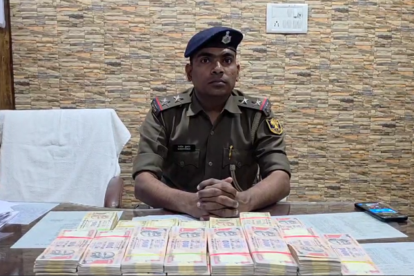 बलथरी चेकपोस्ट पर 40 लाख के पुराने नोट बरामद, पुलिस ने दो लोगों को किया डिटेन
