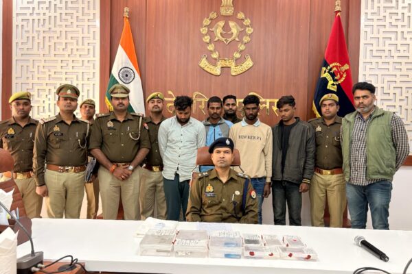 देवरिया पुलिस ने लूट कांड का किया पर्दाफाश, अंतरराज्यीय गिरोह के 4 अपराधी गिरफ्तार