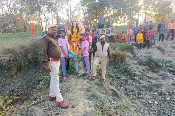 दियारा इलाके में कड़ी सुरक्षा के बीच मूर्ति विसर्जन संपन्न