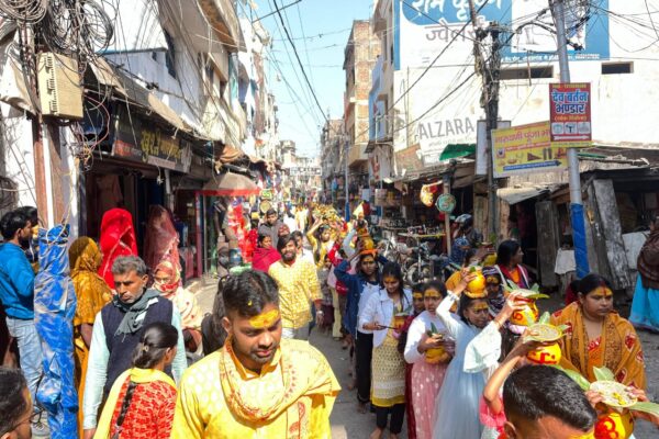 गायत्री शक्तिपीठ परिसर से कलश सह शोभा यात्रा निकाली गई