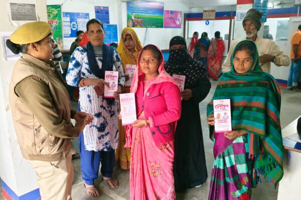 देवरिया में मिशन शक्ति फेज-5 और शक्ति दीदी अभियान के तहत महिलाओं और बालिकाओं को जागरूक किया गया