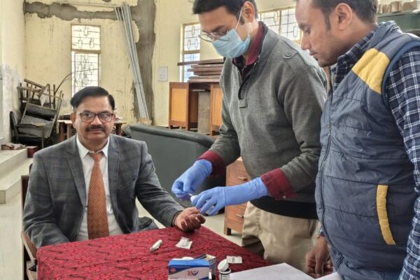 देवरिया न्यायालय में स्वास्थ्य शिविर का आयोजन, न्यायाधीश बोले – “स्वस्थ शरीर में ही स्वस्थ मस्तिष्क का वास”