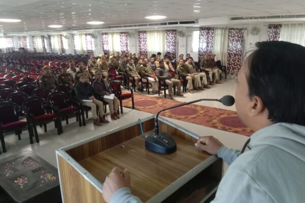 देवरिया में पुलिस कर्मियों को iRAD ऐप का प्रशिक्षण, सड़क दुर्घटनाओं में कमी लाने पर जोर