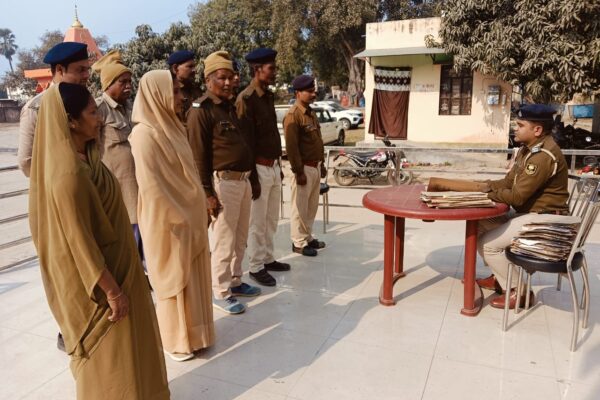 थावे थाना में चौकीदारों की विशेष परेड, सुरक्षा पर दिए गए सख्त निर्देश