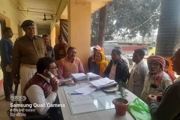 जनता दरबार में भूमि विवाद से जुड़े चार मामलों का निपटारा