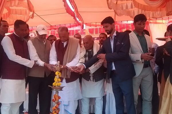 गोपालगंज के बंजारी में गीताश्री विद्यालय का भव्य शुभारंभ, सांस्कृतिक कार्यक्रम ने मोहा मन