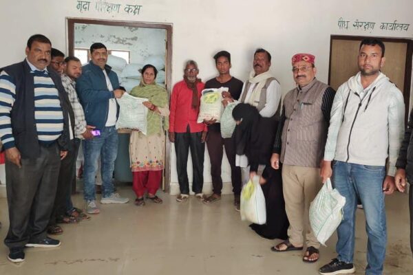 थावे प्रखंड में किसानों को अनुदानित दर पर मूंग बीज का वितरण शुरू