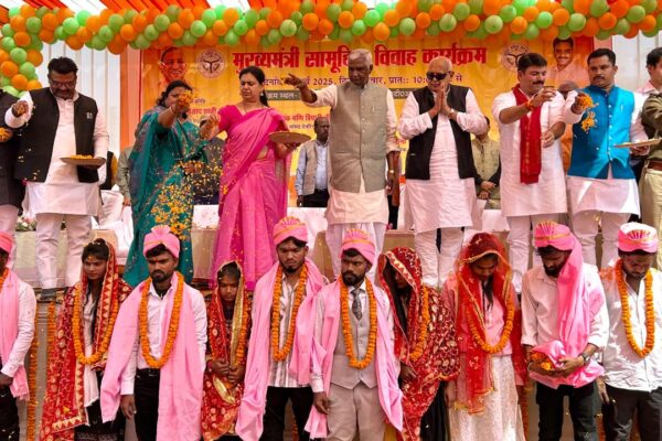 मुख्यमंत्री सामूहिक विवाह योजना के तहत 281 जोड़ों ने थामा एक-दूजे का हाथ