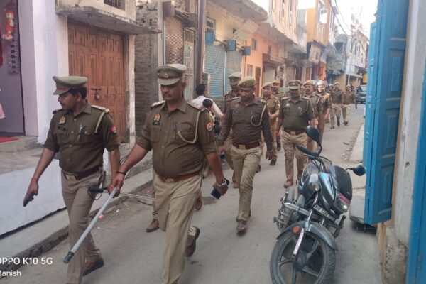 होली और रमजान के मद्देनजर देवरिया पुलिस का एरिया डोमिनेशन, सुरक्षा व्यवस्था की समीक्षा