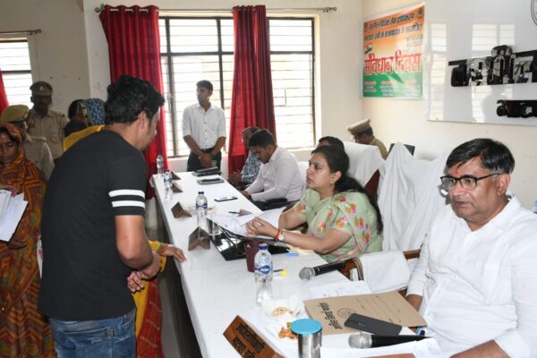 भाटपाररानी तहसील में संपूर्ण समाधान दिवस का आयोजन, 52 शिकायतें प्राप्त, 4 का मौके पर निस्तारण