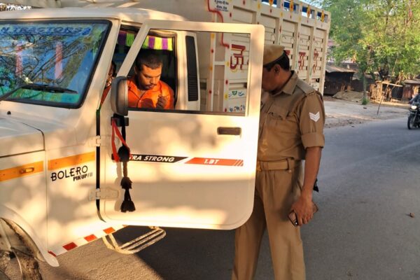 देवरिया पुलिस का मॉर्निंग वॉकर चेकिंग अभियान, 580 व्यक्तियों और 342 वाहनों की जांच