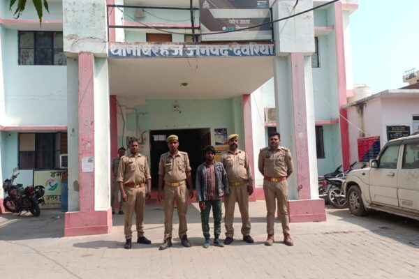 बरहज पुलिस ने 06 गोवंशीय पशुओं के साथ तस्कर गिरफ्तार, पिकअप वाहन जब्त