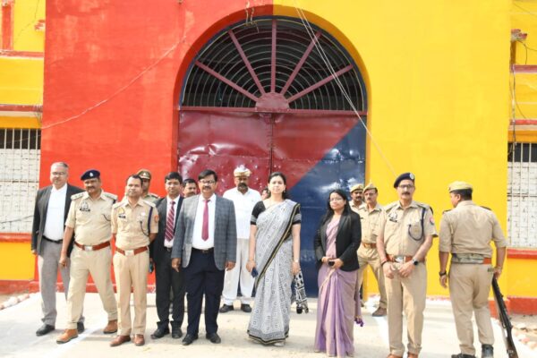 जनपद न्यायाधीश और डीएम ने जिला कारागार का निरीक्षण कर दिए आवश्यक निर्देश