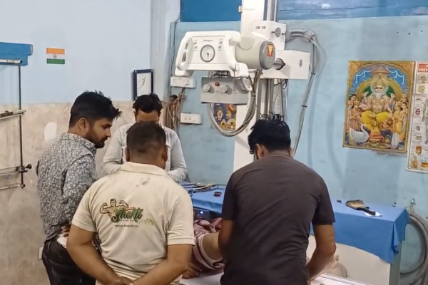 बाइक सवार बदमाशों ने युवक को मारी गोली