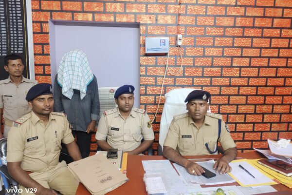 विजयीपुर लूटकांड का मुख्य आरोपी गिरफ्तार, लूटा गया मोबाइल और बाइक बरामद