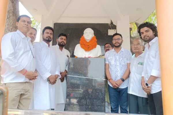 मांझागढ़ में अंबेडकर की जयंती पर माल्यार्पण कार्यक्रम
