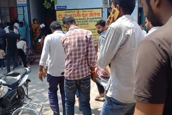 गोली लगने से घायल युवक गोरखपुर रेफर