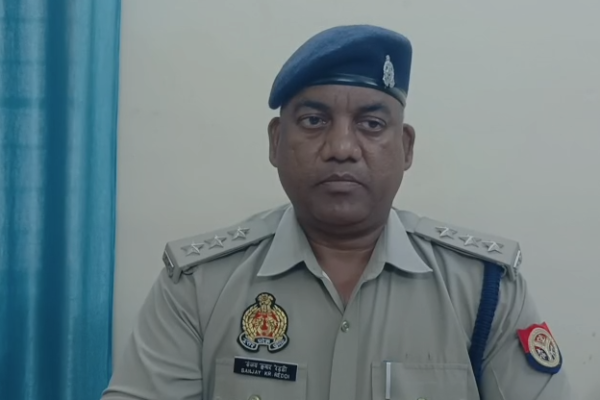 चोरों ने मंदिर की दानपेटी का ताला तोड़ कर की चोरी- सीसीटीवी में कैद वीडियो वायरल