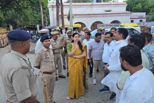जिलाधिकारी व पुलिस अधीक्षक द्वारा मोहर्रम पर्व के दृष्टिगत थाना कोतवाली क्षेत्र में किया गया फ्लैग मार्च