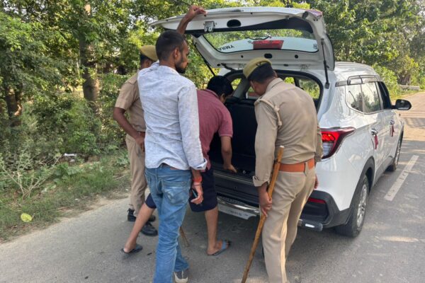 पुलिस अधीक्षक देवरिया श्री विक्रान्त वीर के निर्देशन में देवरिया पुलिस द्वारा समय सुबह 05.00 बजे से 08.00 बजे तक चलाया जा रहा मार्निंग वॉकर चेकिंग अभियान ।