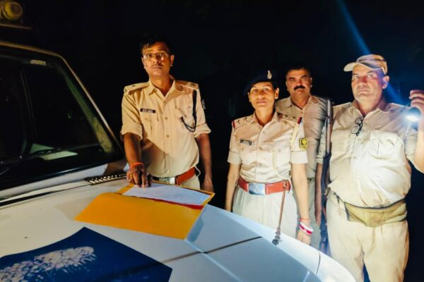 फुलवरिया में लंबित कांडों के अनुसंधान में तेज लाने को दी दिशा-निर्देश : इंस्पेक्टर