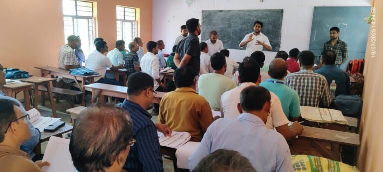 मांझागढ़ में मतदाता सूची मिलान को लेकर विशेष शिविर, उप विकास आयुक्त ने किया निरीक्षण