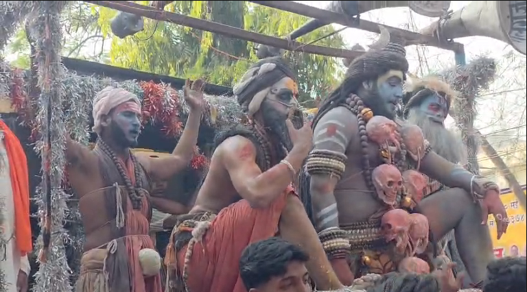 गोपालगंज: रामनवमी शोभा यात्रा में उमड़ा जनसैलाब, भक्तिमय हुआ माहौल