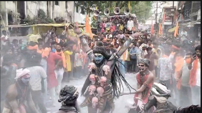 गोपालगंज: रामनवमी शोभायात्रा में उमड़ा आस्था का सैलाब, शिव तांडव पर झूमे श्रद्धालु
