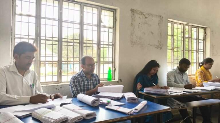 मांझागढ़: प्रारंभिक विद्यालयों में मूल्यांकन कार्य शुरू, जांच में जुटे शिक्षक