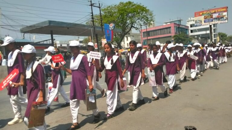 देवरिया: विश्व टीबी दिवस से पूर्व जागरूकता रैली, जनभागीदारी पर जोर