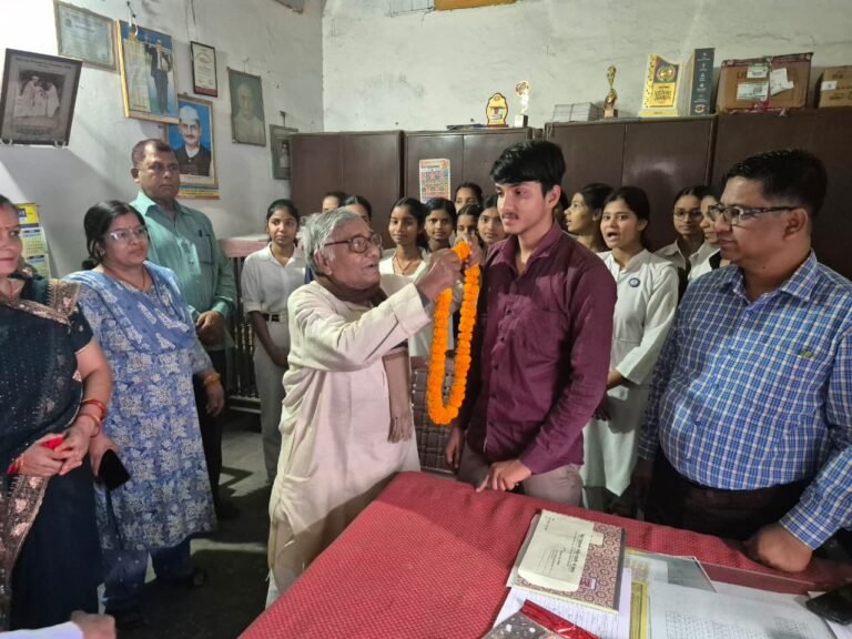 गोपालगंज: इंटर रिजल्ट को लेकर बढ़ी धड़कनें, टॉपर्स ने बढ़ाया जिले का मान