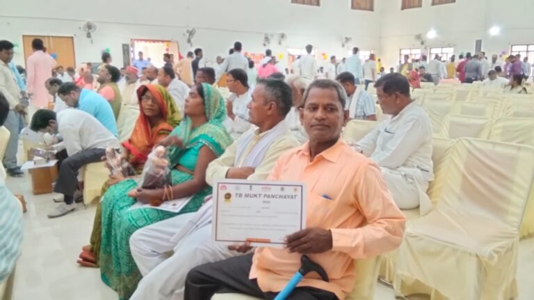 देवरिया: 192 ग्राम पंचायतें बनीं टीबी मुक्त, ग्राम प्रधानों को किया गया सम्मानित